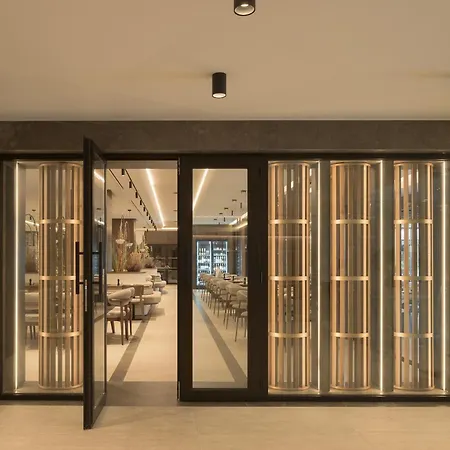 Theartemis Palace Hotel 4*