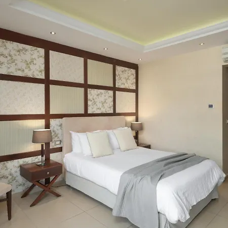 Theartemis Palace Hotell 4*