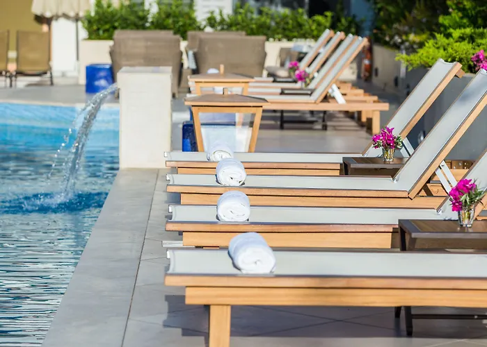 Ξενοδοχείο Theartemis Palace 4*