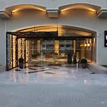 Theartemis Palace 레팀노
